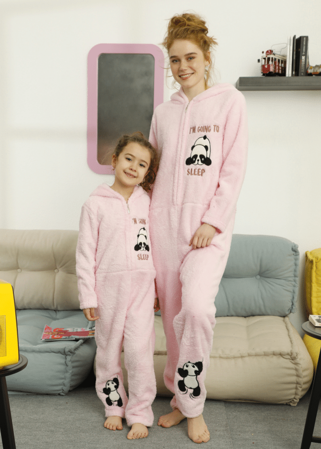 Дамска зимна топла и мека пижама гащеризон с панди в розово 10012